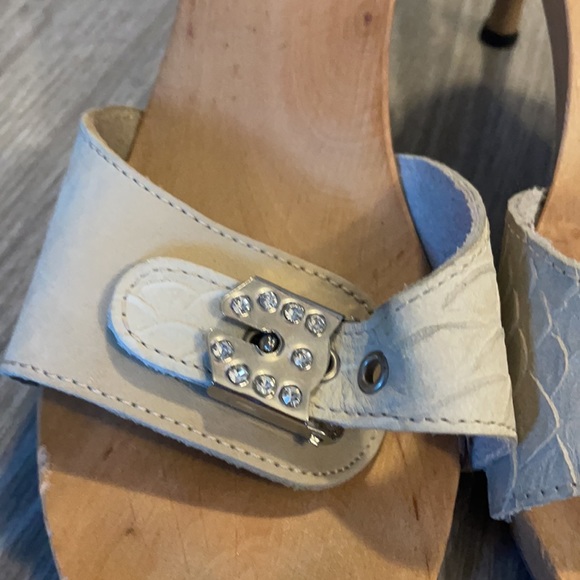 CLOG Sandals with buckle. - Picture 2 of 3